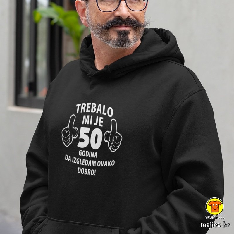 TREBALO MI JE BROJ PO ŽELJI GODINA DA IZGLEDAM OVAKO DOBRO hoodica s natpisom 0004 crna TREBALO MI JE BROJ PO ŽELJI GODINA DA IZGLEDAM OVAKO DOBRO hoodica s natpisom 0004 crna