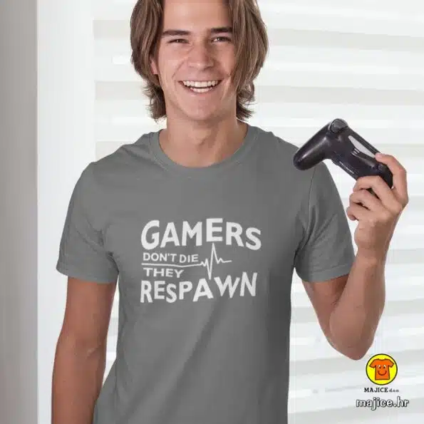 GAMERS DONT DIE THEY RESPAWN majica s natpisom 0324 siva