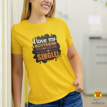 I LOVE MY BOYFRIND JUST KIDDING I AM SINGLE | ženska majica s natpisom