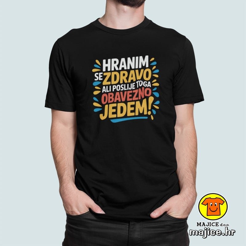 HRANIM SE ZDRAVO ALI POSLIJE TOGA OBAVEZNO JEDEM majica s natpisom 00799 crna HRANIM SE ZDRAVO ALI POSLIJE TOGA OBAVEZNO JEDEM majica s natpisom 00799 crna