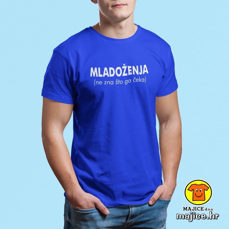 MLADOŽENJA NE ZNA ŠTO GA ČEKA majica s natpisom 00795 plava MLADOŽENJA NE ZNA ŠTO GA ČEKA | majica s natpisom plava