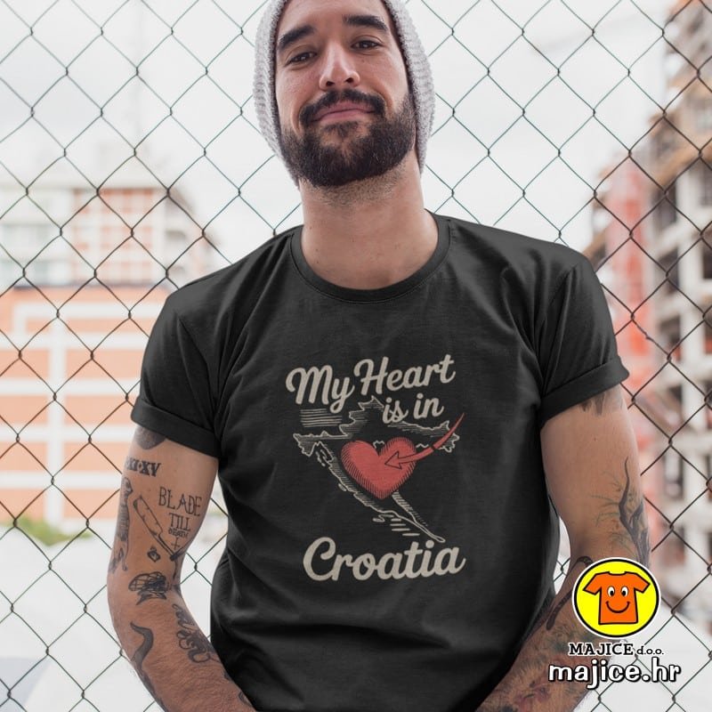 MY HEART IS IN CROATIA majica s natpisom 00744 crna MY HEART IS IN CROATIA majica s natpisom 00744 crna