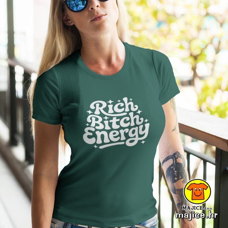 RICH BITCH ENERGY ženska majica s natpisom 0245 zelena RICH BITCH ENERGY | ženska majica s natpisom zelena