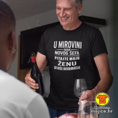 U MIROVINI IMAM NOVOG ŠEFA PITAJTE MOJU ŽENU ZA VIŠE INFORMACIJA | majica s natpisom