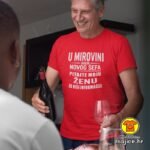 U-MIROVINI-IMAM-NOVOG-SEFA-PITAJTE-MOJU-ZENU-ZA-VISE-INFORMACIJA-majica-s-natpisom-00736-crna.jpg