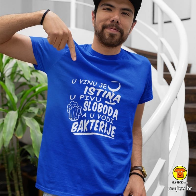U-VINU-JE-ISTINA-U-PIVU-SLOBODA-A-U-VODI-BAKTERIJE-majica-s-natpisom-0230-plava.jpg