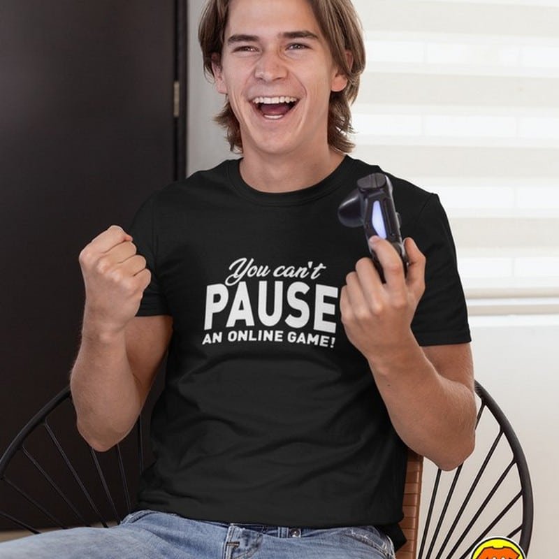 YOU-CANT-PAUSE-AN-ONLINE-GAME-majica-s-natpisom-0363-crna.jpg