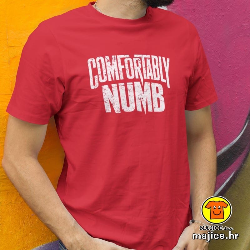 COMFORTABLY NUMB majica s natpisom 00812 crvena COMFORTABLY NUMB | majica s natpisom crvena