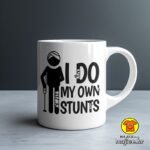I DO MY OWN STUNTS šalica s natpisom 0771