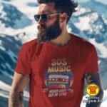 80S MUSIC NEVER GOES OUT OD STYLE majica s natpisom 00856 crna