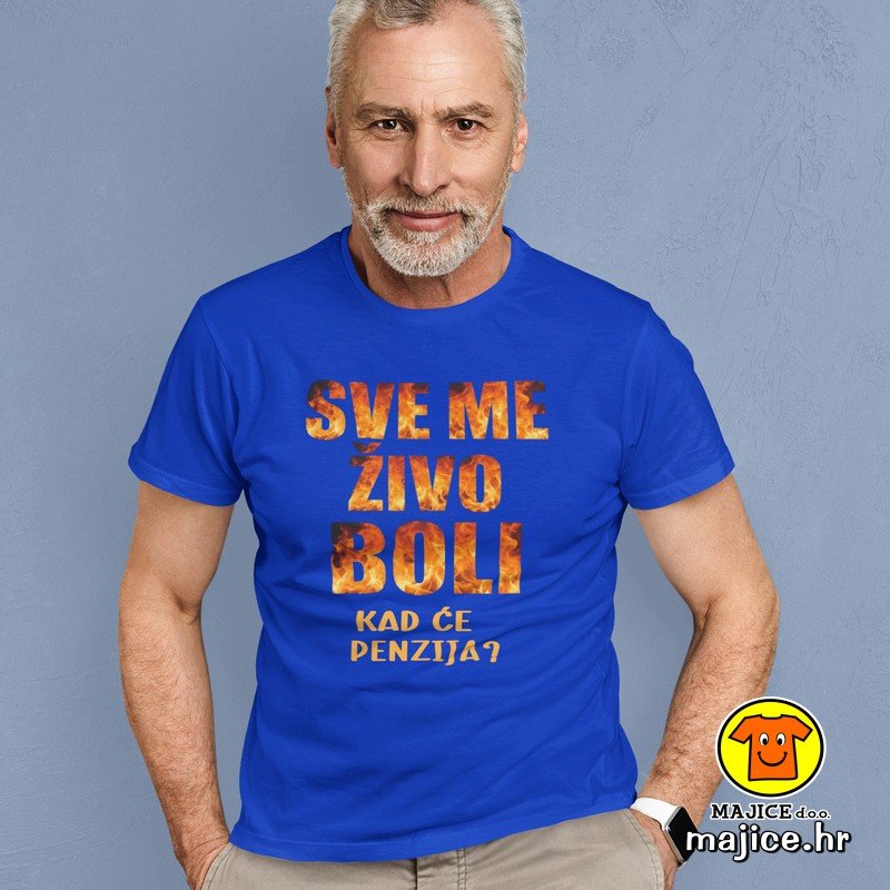 SVE ME ŽIVO BOLI KAD ĆE PENZIJA v1 00829 majica s natpisom plava SVE ME ŽIVO BOLI KAD ĆE PENZIJA v1 | majica s natpisom